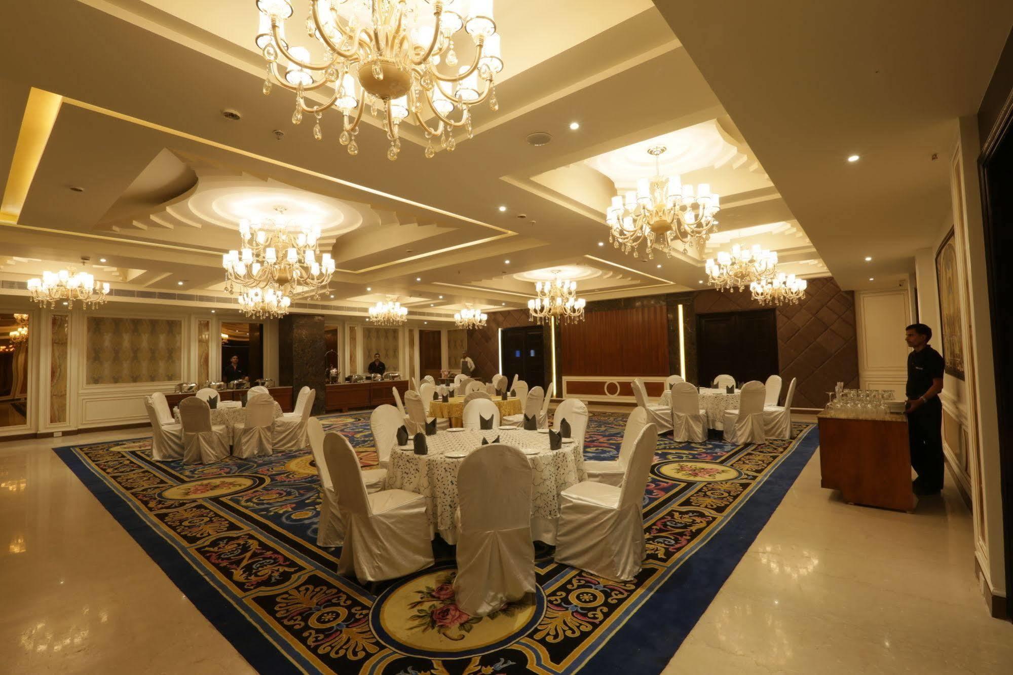 Ramada Encore Jalandhar Exterior foto