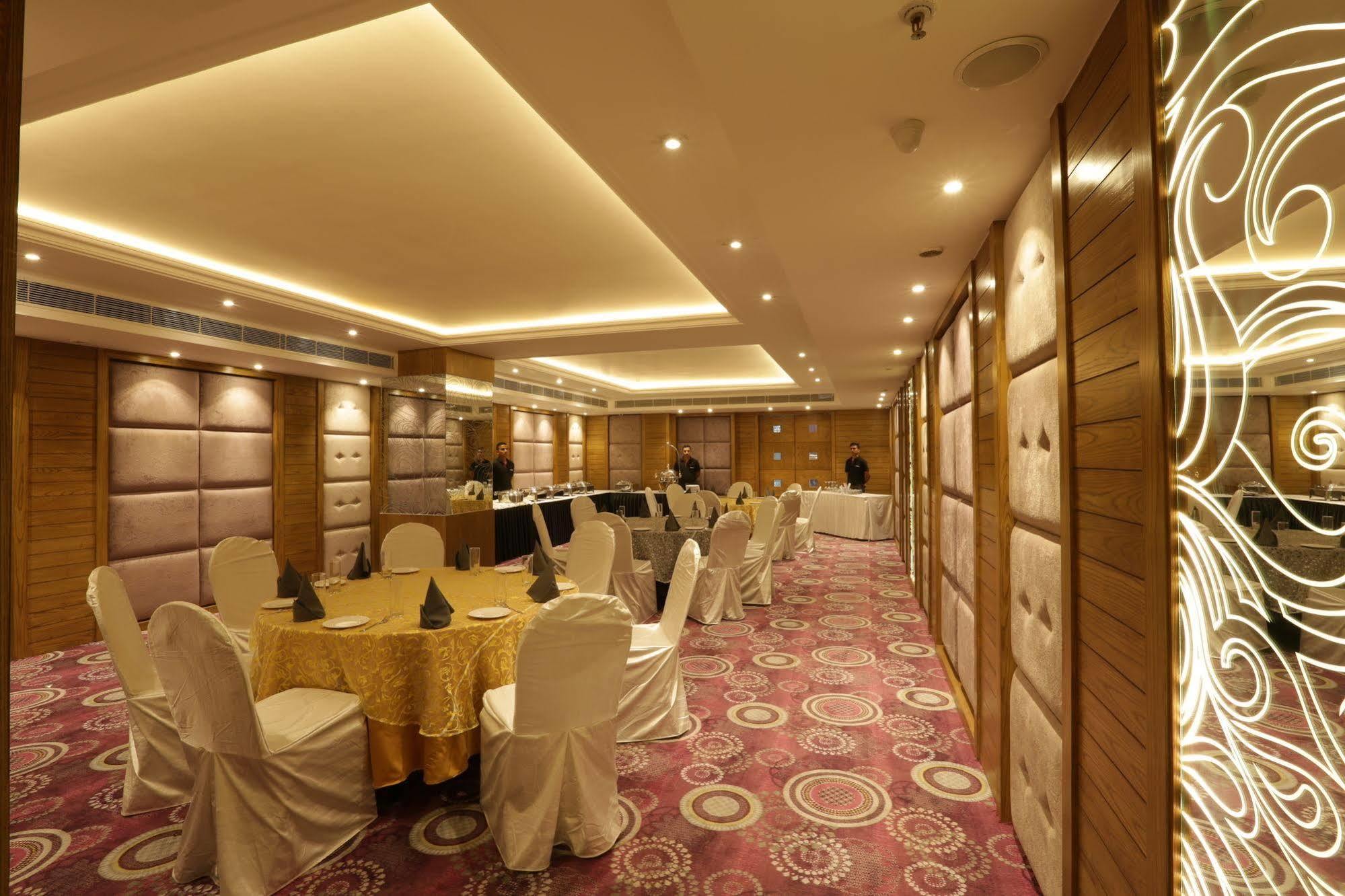 Ramada Encore Jalandhar Exterior foto
